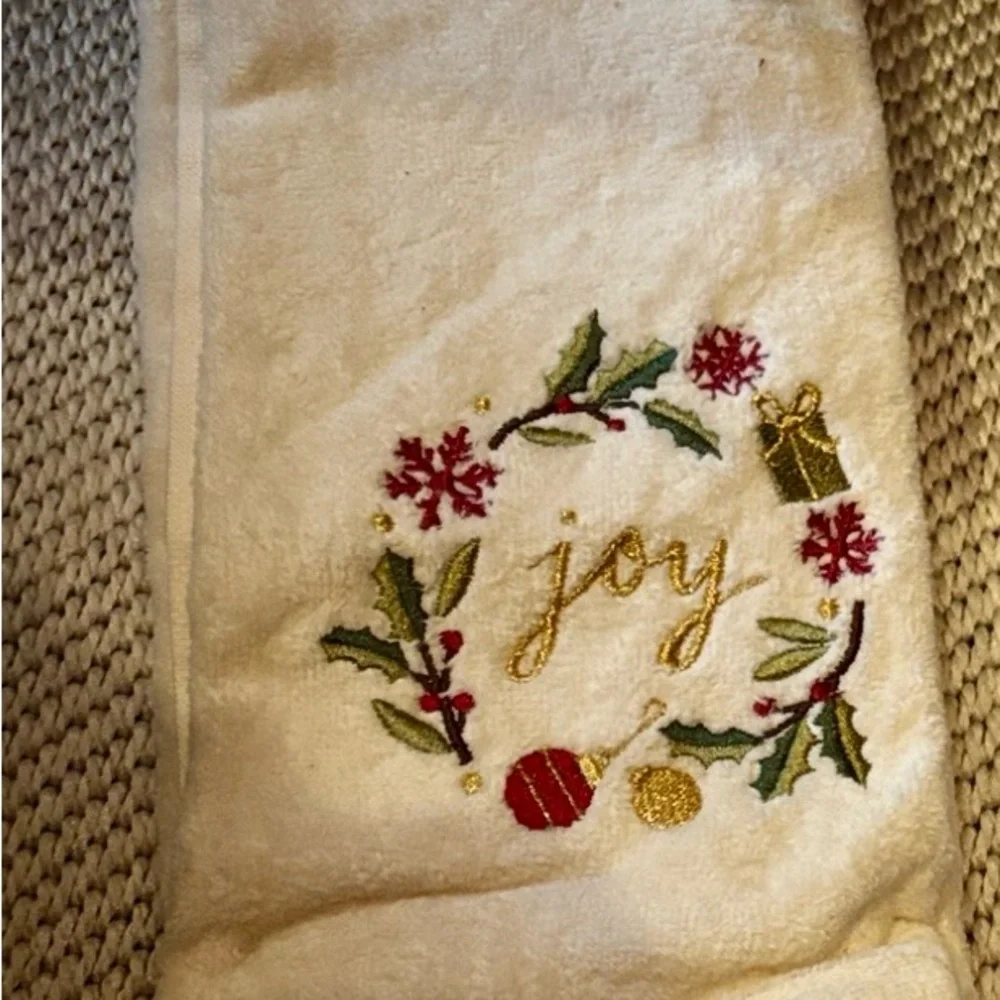 Hand towels 2 pack new 16” x 28” Holiday Wreath cotton Winter Wonderland